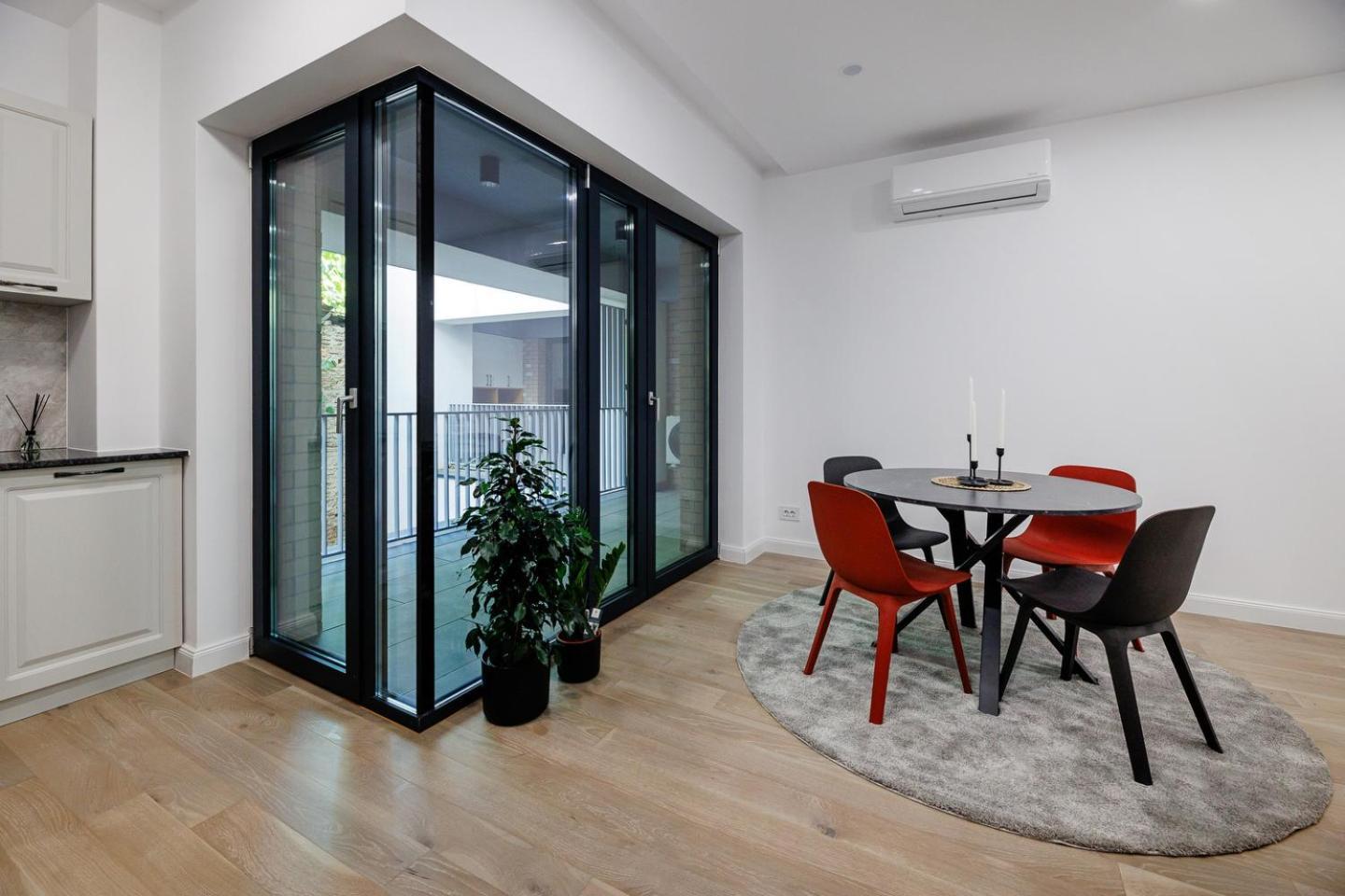 The Corner Luxe Apartment Bucarest Extérieur photo